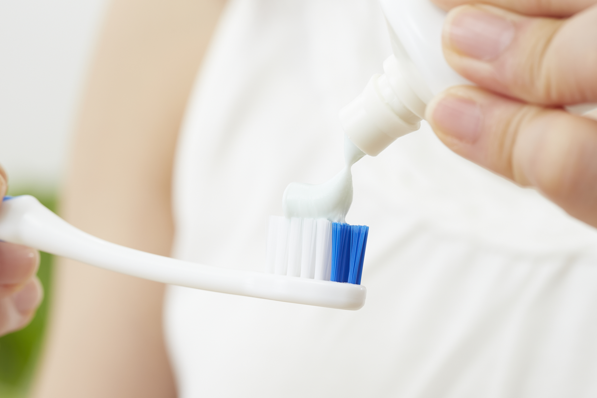 フッ素入り歯磨き粉も虫歯予防に効果的！使い方と安全性を解説します